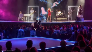 Solista trupei care reprezintă România la Eurovision, cerută în căsătorie la ceremonia de deschidere