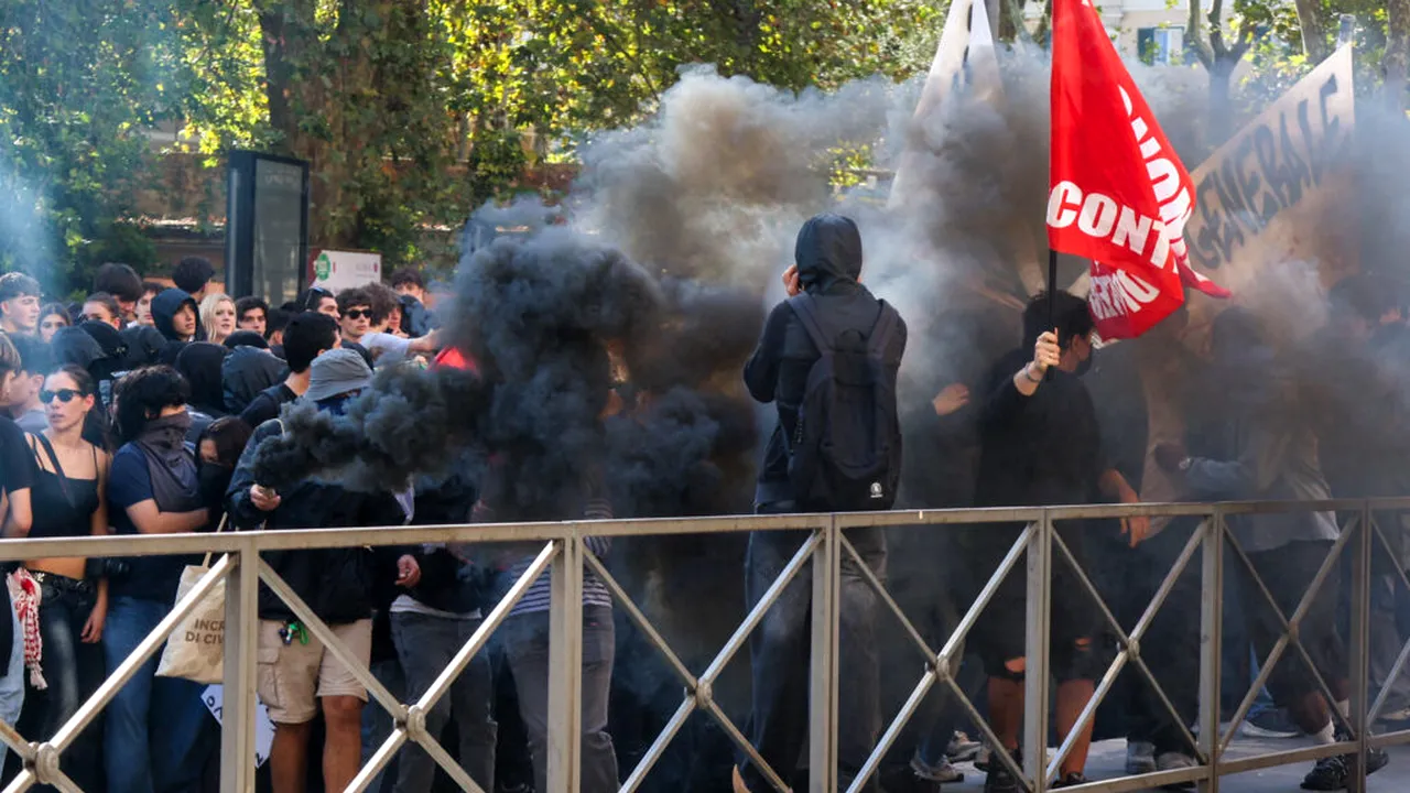Italia se pregătește pentru o nouă rundă de proteste sâmbătă. Mii de polițiști, pe străzi