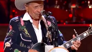 Cântăreţul de muzică country Little Jimmy Dickens a murit la vârsta de 94 de ani