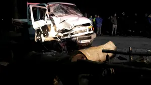 O femeie din Galaţi şi copilul ei au ajuns la spital după ce o autoutilitară a intrat într-o căruţă