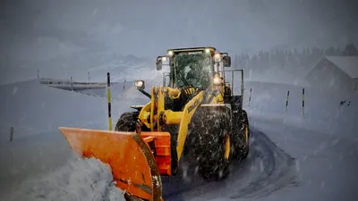 VIDEO Ninsoare abundentă pe Transfăgărășan, se intervine cu utilajele de deszăpezire și materiale antiderapante
