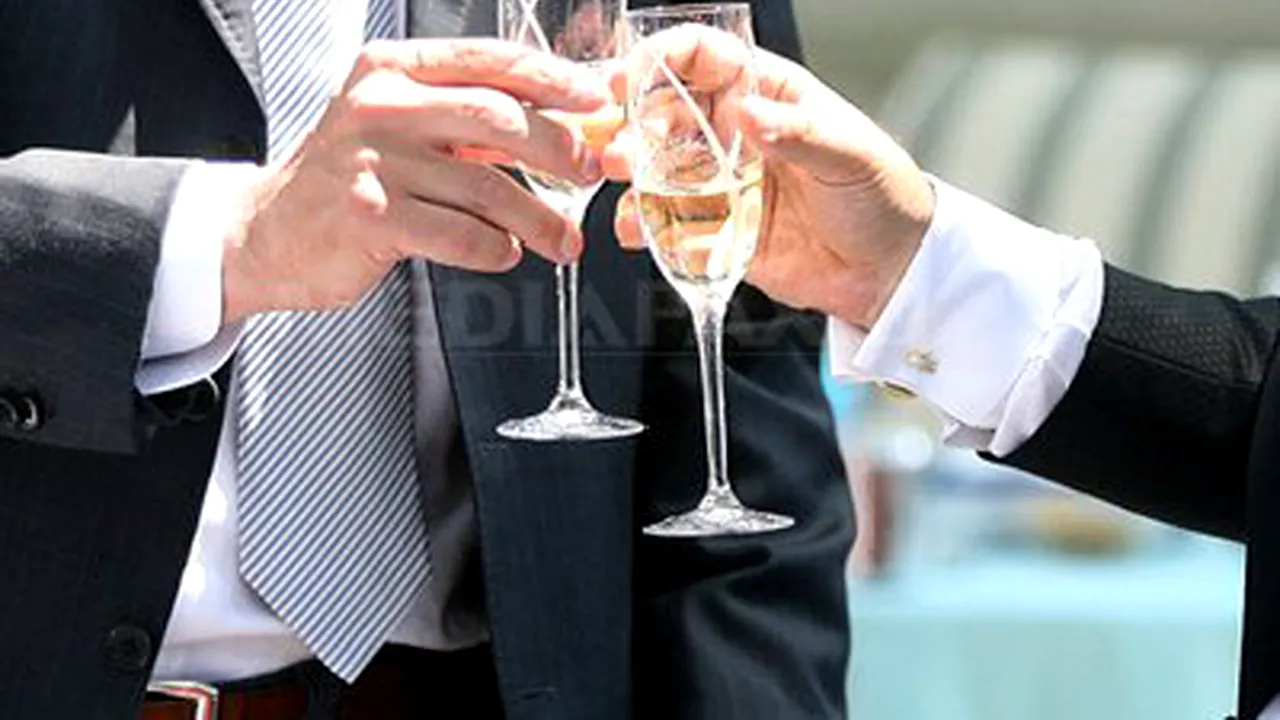 A doua dezbatere televizată dintre Obama şi Romney, ocazie pentru îndemnuri la consum de alcool