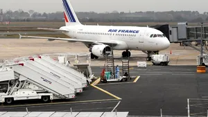 Un bărbat a cărui prietenă risca să piardă avionul a lansat o alertă cu bombă la un aeroport francez