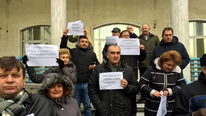 Peste 100 de angajaţi ai instituţiilor Ministerului Muncii din Cluj au încetat lucrul două ore