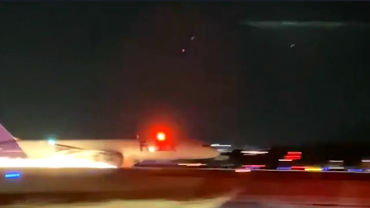 Piloţii unui avion au reuşit magistral evitarea unui dezastru. Trenul de aterizare nu s-au deschis

