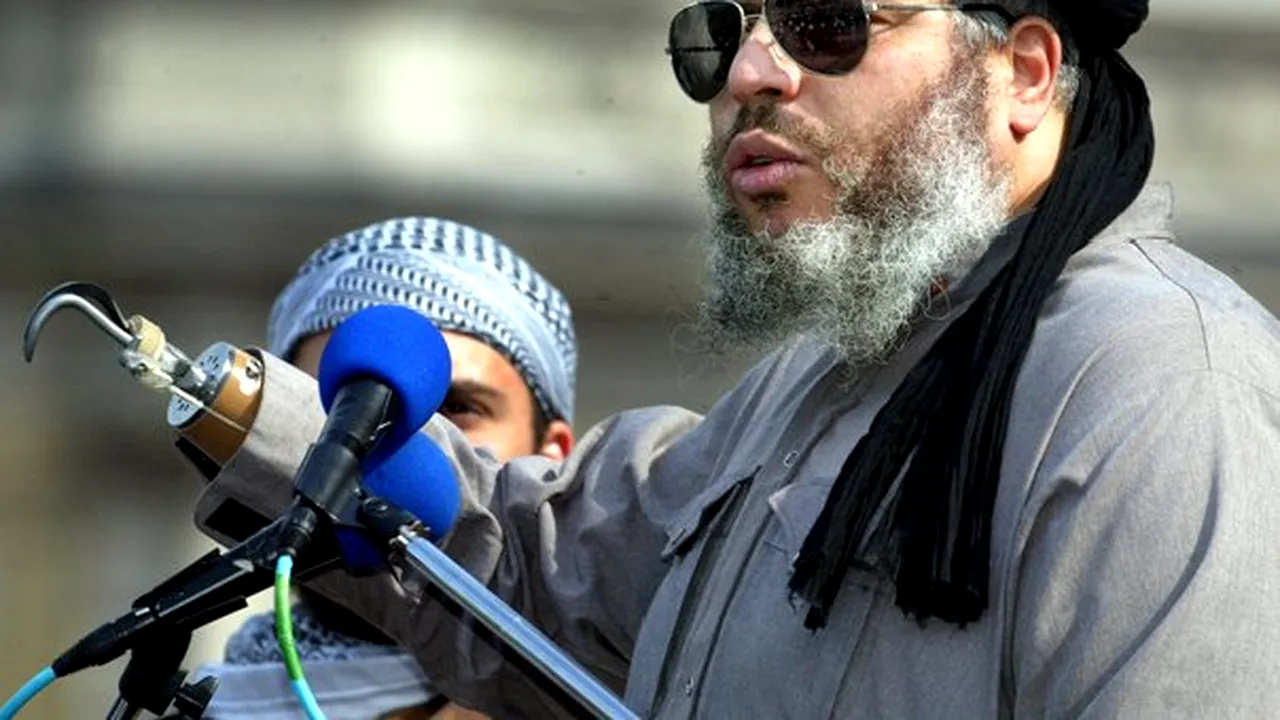 Clericul islamist Abu Hamza pledează nevinovat la cele 11 capete de acuzare