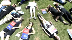 Asociaţia Armelor de Foc din SUA nu va susţine impunerea de limite privind posesia de arme: Dacă părinţii şi profesorii, voluntar, aleg să fie înarmaţi, e ceva ce şcolile trebuie să determine de unele singure