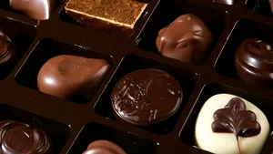 Descoperire importantă pentru detectarea cancerului: Cum ar putea fi folosite ciocolata şi băuturile carbogazoase