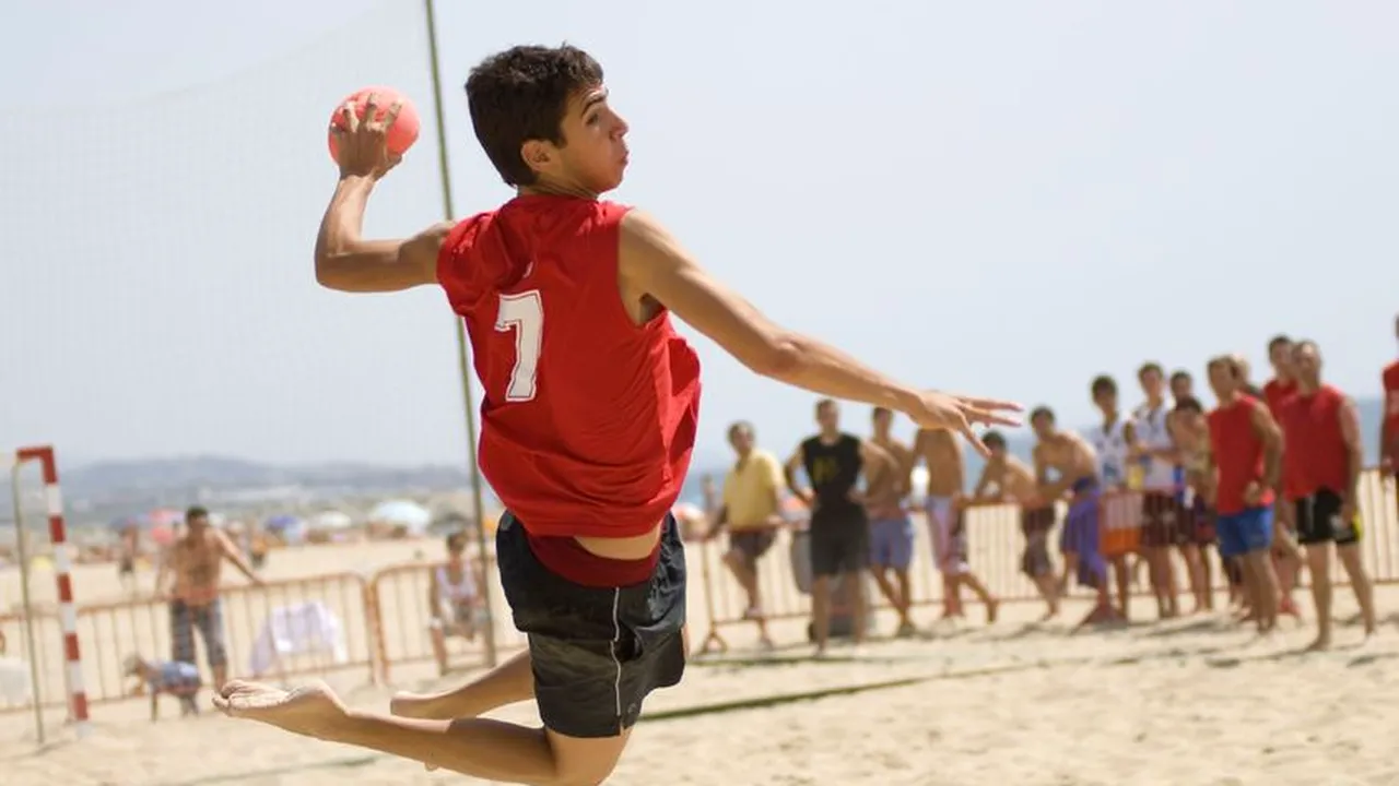 Vineri va începe primul Campionat Naţional de handbal pe plajă