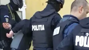 VIDEO Român urmărit internaţional după ce a împuşcat 2 marocani în Spania a fost prins în Hunedoara