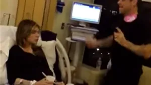 Cântăreţul Robbie Williams a devenit din nou tată, după ce soţia sa a născut un băieţel - VIDEO