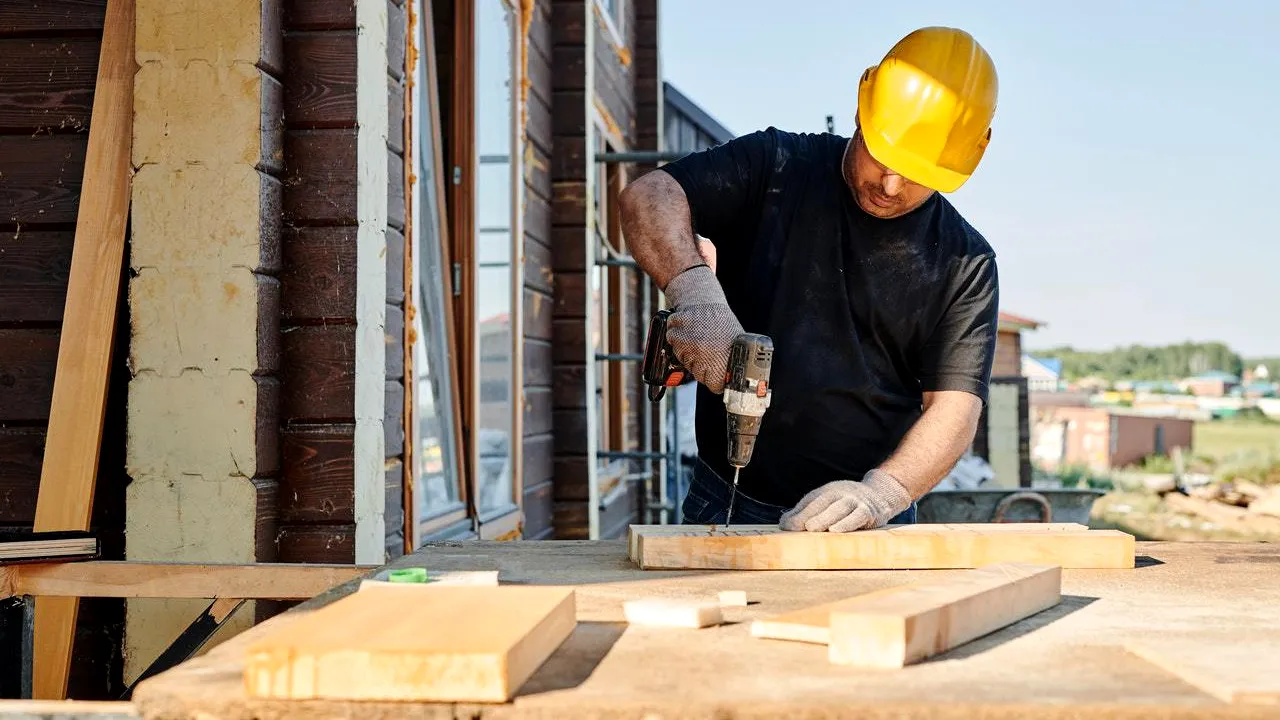 INS: În noiembrie 2021, volumul lucrărilor de construcţii a crescut cu 16,1% faţă de luna anterioară