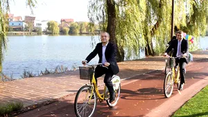 Boc şi Uioreanu s-au plimbat cu bicicleta în Iulius Parc, inaugurat cu o investiţie de două milioane euro - FOTO