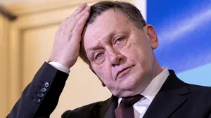 Crin Antonescu, întrebat ce îl recomandă să fie preşedinte: Vocea şi talentul meu