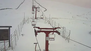 NINSOARE la munte în minivacanţa de 1 Decembrie. La mare altitudine stratul de zăpadă are deja 30 cm LIVE VIDEO