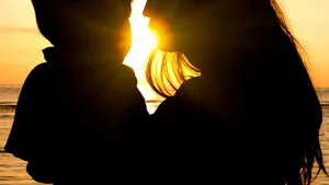 Coşmarul prin care trece o româncă din Focşani care riscă să-şi piardă copilul în favoarea unui cetăţean britanic