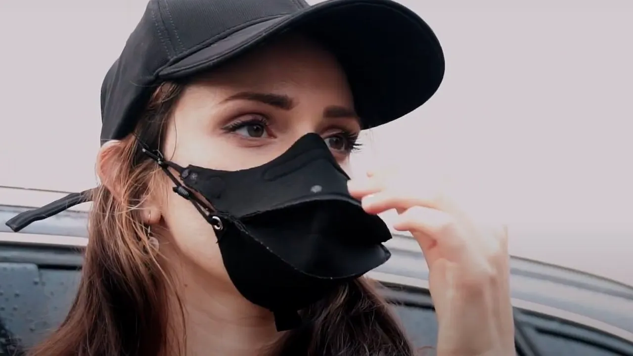 Cum te asiguri că nu uiţi niciodată masca acasă? Poartă Hide-a-Mask