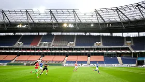 Distanţare socială în vestiare şi fără salivă pe teren. Cum arată protocolul implementat de FRF şi LPF pentru fotbaliştii români 