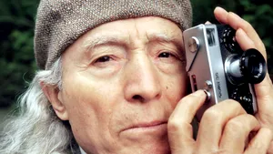 Cum a învins coronavirusul un celebru fotograf de război american la 97 de ani