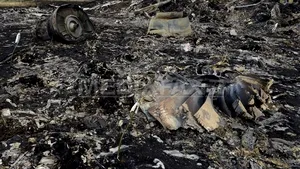 Avionul prăbuşit în iulie în Ucraina probabil a fost doborât de o aeronavă ucraineană 