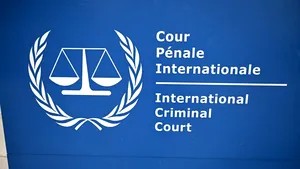„Vom urmări atent cine e de partea Americii”. Țările NATO, presate de SUA să desființeze „sistematic” Curtea Penală Internațională