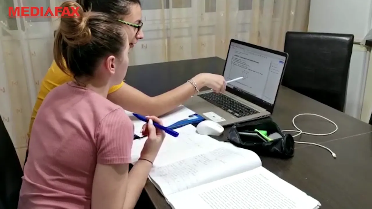 Când statul nu poate, tu faci diferenţa. Cătălin a devenit profesor de „predare online” pentru 120 de cadre didactice 