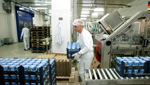 România importă 10% din laptele folosit ca materie primă şi integral ambalajele şi fructele din iaurturi