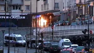 MOMENTUL ASALTULUI la magazinul evreiesc din Paris. Patru ostatici sunt în stare gravă, iar mai mulţi poliţişti au fost răniţi - FOTO, VIDEO