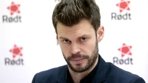 Liderul unui partid de stânga din Norvegia a demisionat după ce a furat o pereche de ochelari de soare Hugo Boss