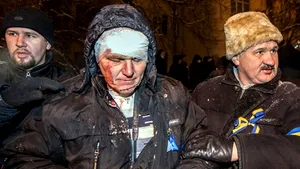Poliţia i-a dispersat pe manifestanţii care blocau mai multe clădiri administrative din Kiev