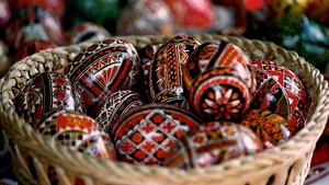 Tradiţii şi obiceiuri de Paşte: Vopsitul ouălor şi 
