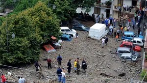 Peste 700 de sinistraţi, 25 de morţi şi zece dispăruţi, în urma inundaţiilor din Sicilia