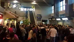 Românii blocaţi pe aeroportul din Portugalia au plecat cu o altă cursă către România/ Probleme au fost şi la Otopeni, unde 254 de pasageri urmau să decoleze la 07.00 spre Lisabona, dar cursa a fost anulată