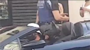 VIDEO Legea e pentru toţi, chiar şi pentru supereroi: Poliţia din Madrid l-a amendat pe Batman în trafic