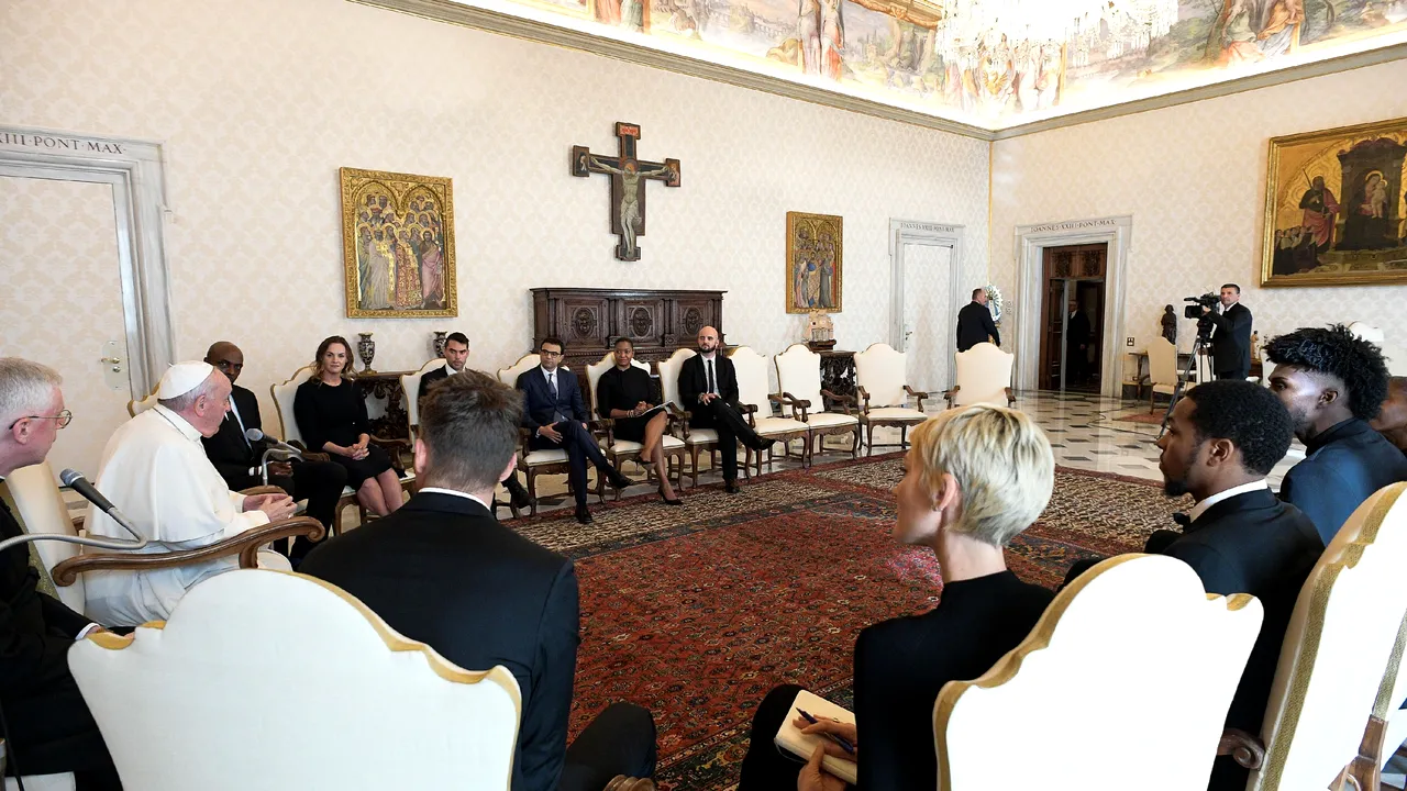 NBA şi Papa Francisc luptă împotriva rasismului. O delegaţie de baschetbalişti s-au prezentat la Vatican pentru a discuta probleme pe tema discriminării