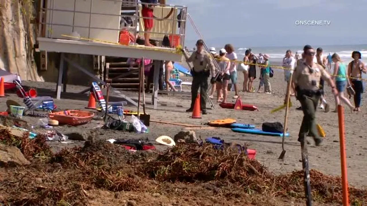 Tragedie în California: Trei oameni au murit după ce faleza unei plaje populare s-a prăbuşit | VIDEO