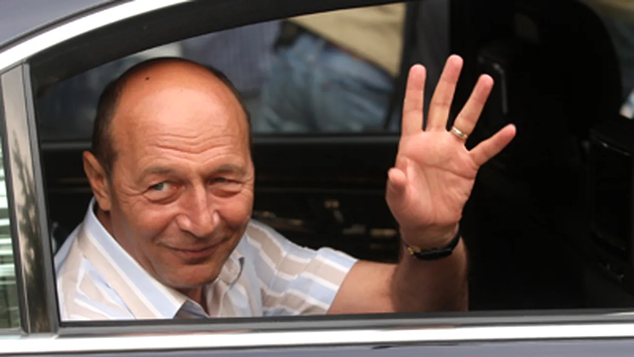 Băsescu, aşteptat la Şepreuş de mii de oameni şi ansambluri folclorice