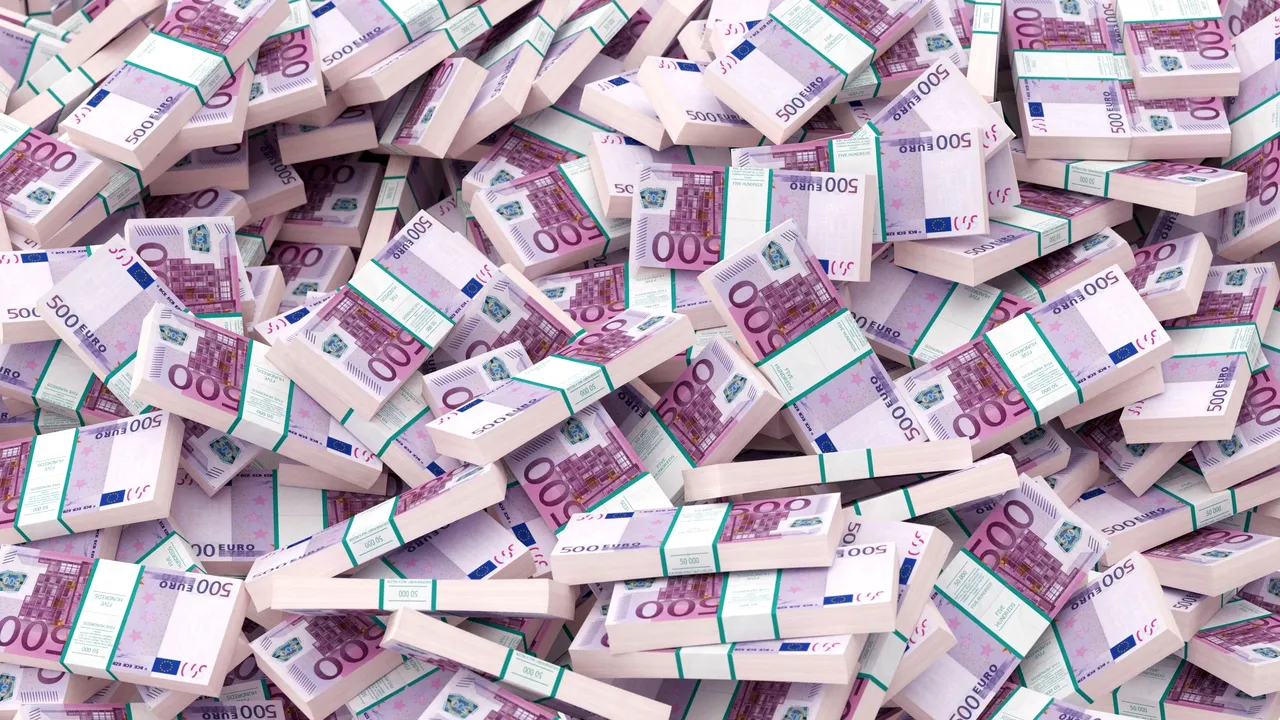 Un bărbat a pus în circulaţie 23 de bancnote false de 500 de euro
