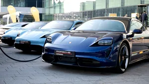 Porsche a prezentat noul model de Porsche Taycan. Maşina se va lansa anul acesta în America