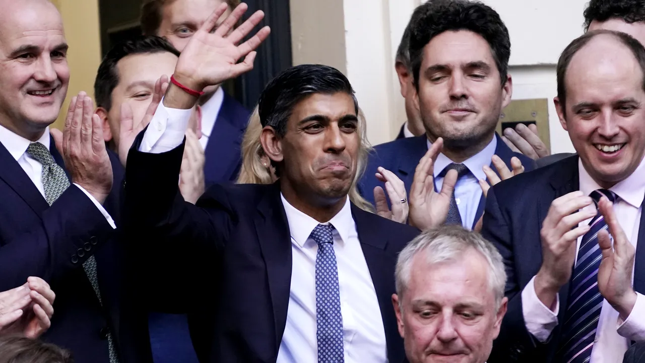 Rishi Sunak se va întâlni, marţi dimineaţă, cu Regele Charles, înainte de a prelua funcţia de prim-ministru