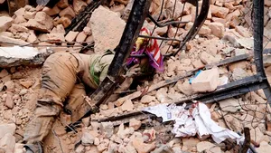 TRAGEDIA DIN NEPAL, ÎN IMAGINI. Dezastrul lăsat în urma cutremurului de sâmbătă - FOTO şi VIDEO