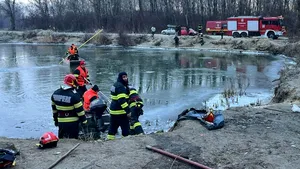 Amplă acțiune de căutare a doi bărbați care au căzut în râul Olt