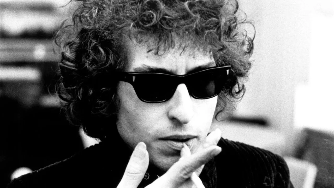 Bob Dylan, nelipsit din Top 40 din anii 60 până acum. Albumele sale apar în clasament în fiecare deceniu 