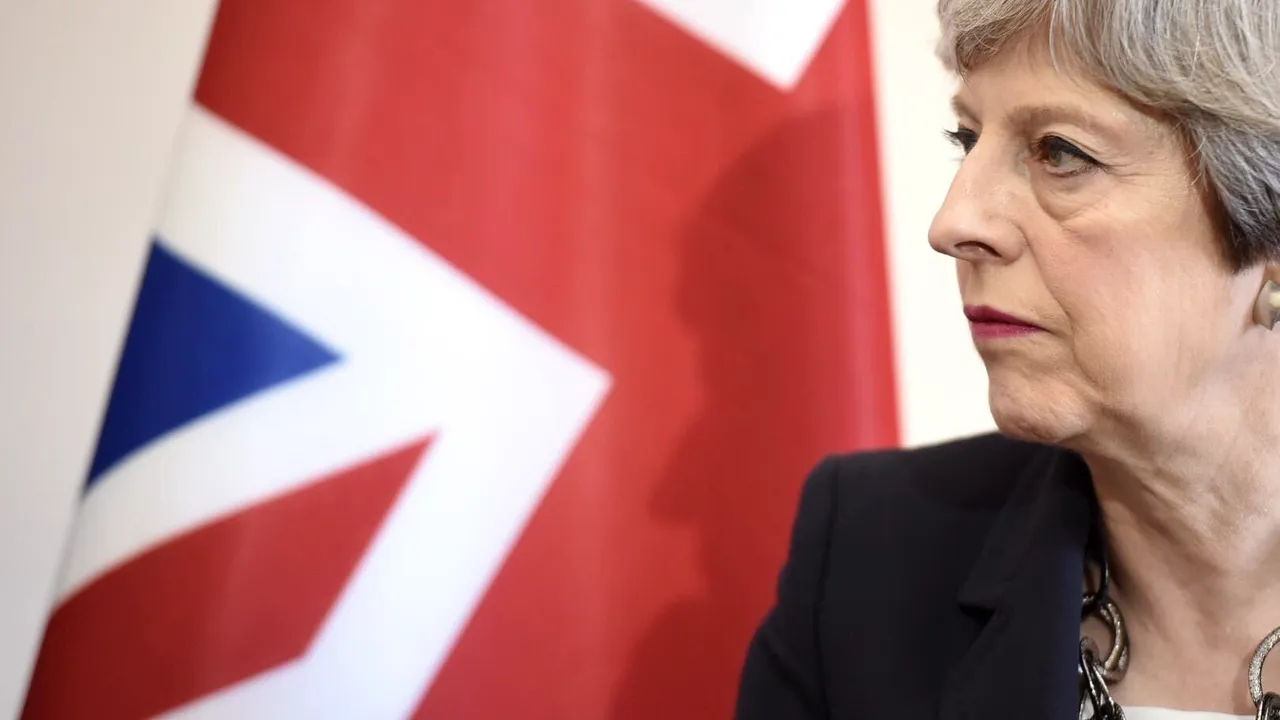 Theresa May afirmă că nu va renunţa la planul său privind Brexit