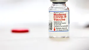 Dozele Moderna vin cu întârziere. Zeci de gălăţeni au fost reprogramaţi la vaccinare
