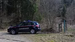 O șoferiță de 84 de ani a lovit doi bicicliști. Soțul ei, în vârstă de 88 de ani, a încercat să mute mașina și a lovit doi polițiști