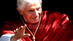 Primele imagini cu Papa emerit Benedict de după demisie au apărut în revista italiană Chi