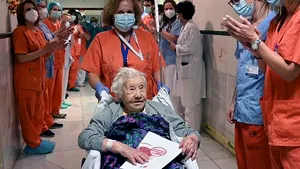 A învins Covid-ul la 104 ani. O femeie din Madrid a supravieţuit infectării cu virusul letal