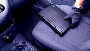 Ultima metodă de furat din maşini! Cum să nu cazi victimă