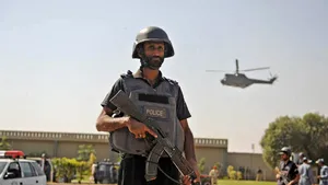 Armata pakistaneză a demarat o amplă ofensivă împotriva unui bastion al talibanilor